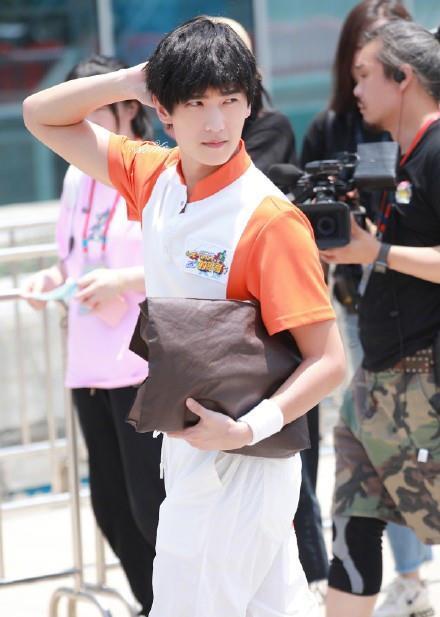 男神|姜贞羽资源不输硬糖少女!与杨洋、黄明昊一众顶流男神合作!