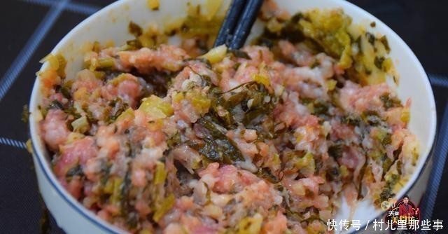  好吃|油豆腐里塞满肉，想不到这么好吃，出锅就抢光