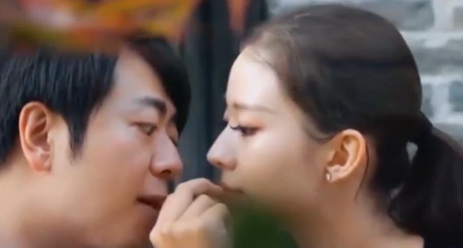 郎朗|郎朗把吃过的毛豆给吉娜,谁注意吉娜的反应?难怪郎朗这么爱她