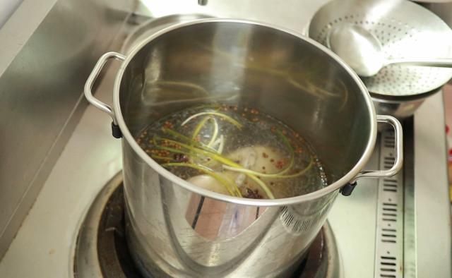 香辛料|盐水鸭非常简单,重要用90度水焯,白米醋除腥,香辛料仅用八角、麻椒