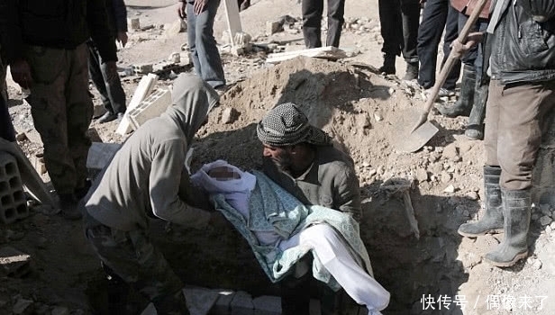  女儿|3岁女孩在学校身亡，父亲抱着女儿遗体痛哭，真相让所有人痛心！