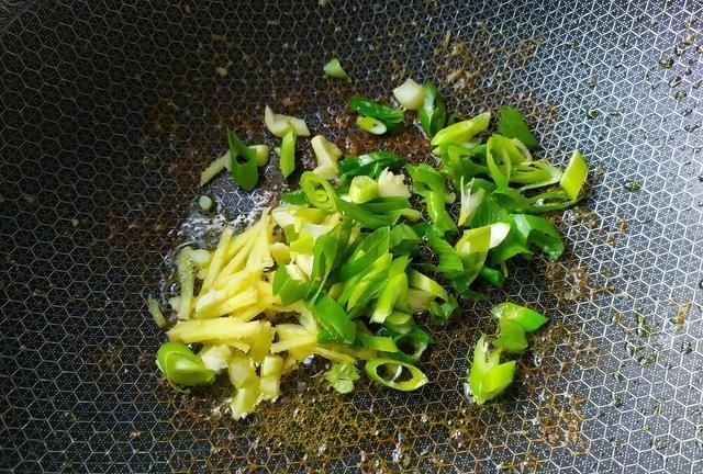 少许|我家隔三差五做这菜,有肉有菜还不怕长肉,色香味俱全,真香