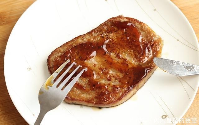 腌制|煎牛排好吃有诀窍,牢记这几步,牛排鲜嫩入味不塞牙,超好吃