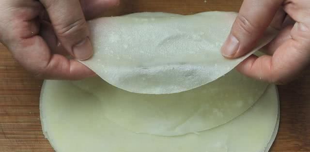 饺子皮|饺子皮别只会包饺子,教你特色新吃法,比包子简单,比饺子好吃