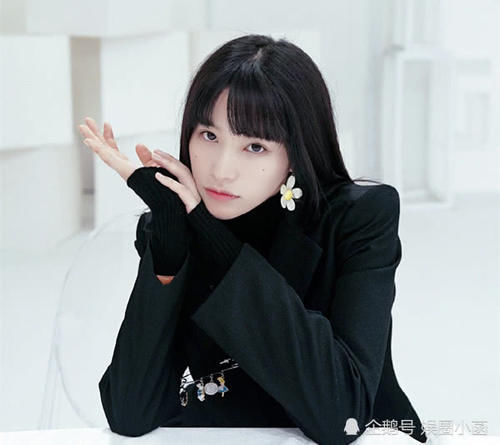 谢可寅|谢可寅表面装傻实则处处提防节目组,手段太高明不愧是选秀前辈