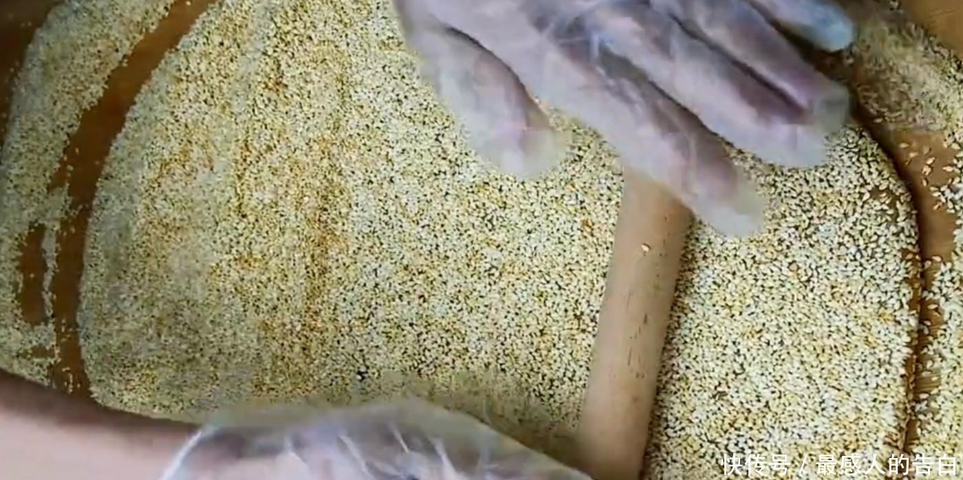 牛皮糖|用糯米粉做“牛皮糖”,透明q弹,芝麻味浓,清新香甜