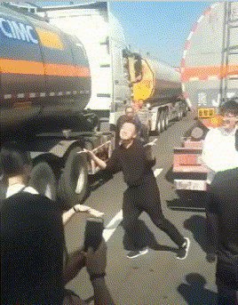  GIF|搞笑GIF：孩子，要不要考虑一下加入体操队啊