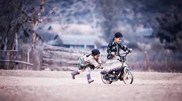 妈妈|从四岁起就对女儿“放养”,这位妈妈是这么做的