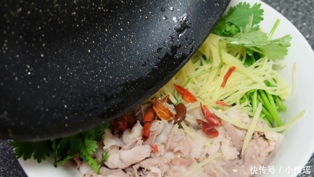 羊肉片|新学了个羊肉的做法,简单易做,鲜嫩美味,全家都说好!