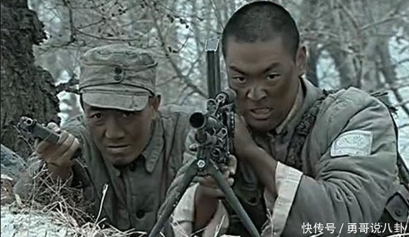  李云龙|《亮剑》因经费不足闹出不少笑话，骑兵团就俩马，李云龙当群演！