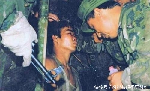 他从越军女兵身上搜到什么? 越南悬赏100