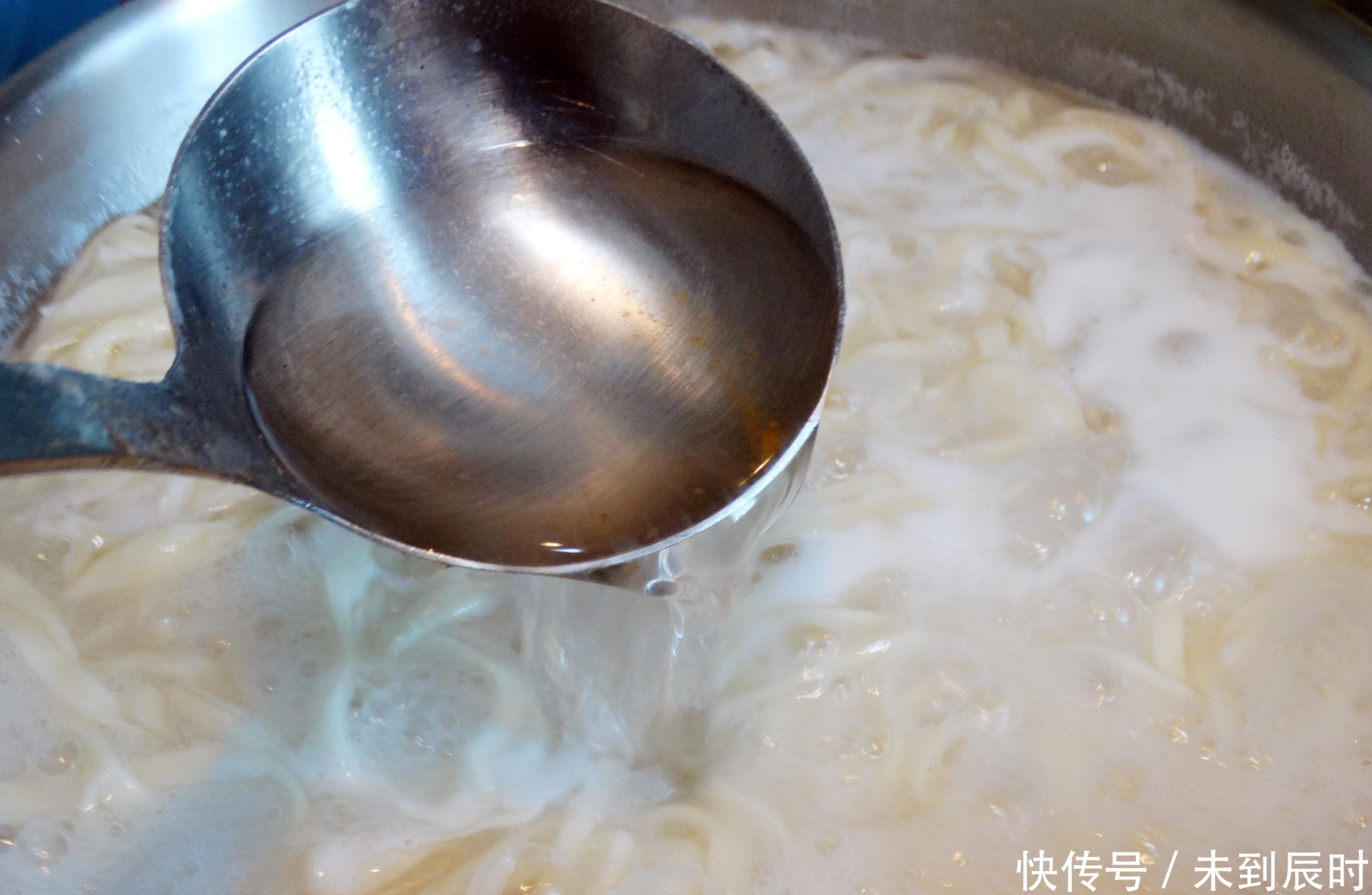 爽滑|煮面条，开水下锅就错了！牢记这4点，爽滑劲道，比面馆的还好吃