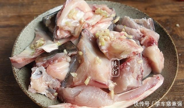 蒸鱼头|这菜简单一蒸就好,春天我常做给孩子吃,鲜到流口水,营养又美味