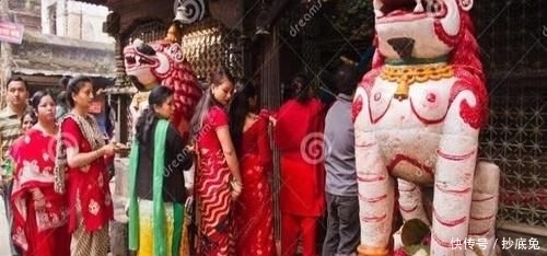 竟要|这里的岳父竟要给女婿洗脚,网友:人生巅峰啊!