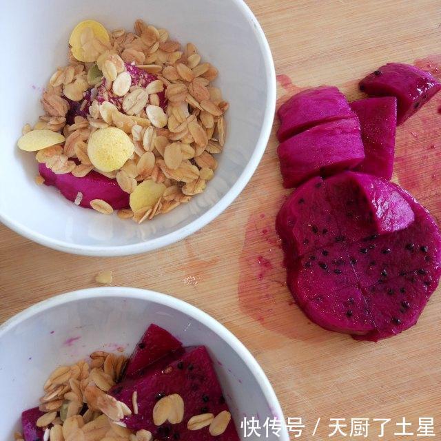 简单|水果麦片拌酸奶,简单又好吃,懒人早餐必备