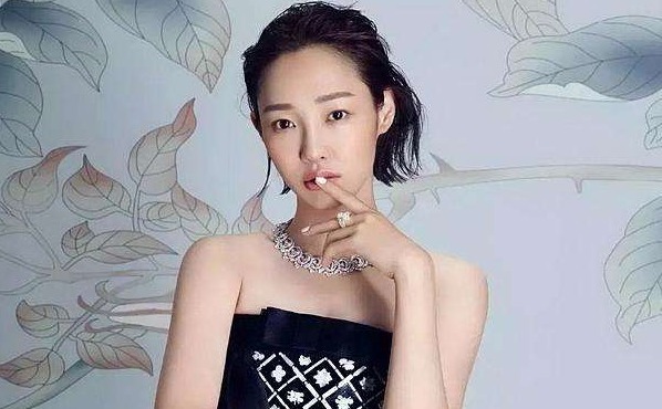 父亲|“一指禅女王”陨落记