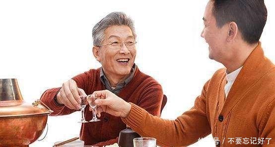 无人问津|超市中三种“尴尬”白酒,明明好喝又便宜,却无人问津,无解!