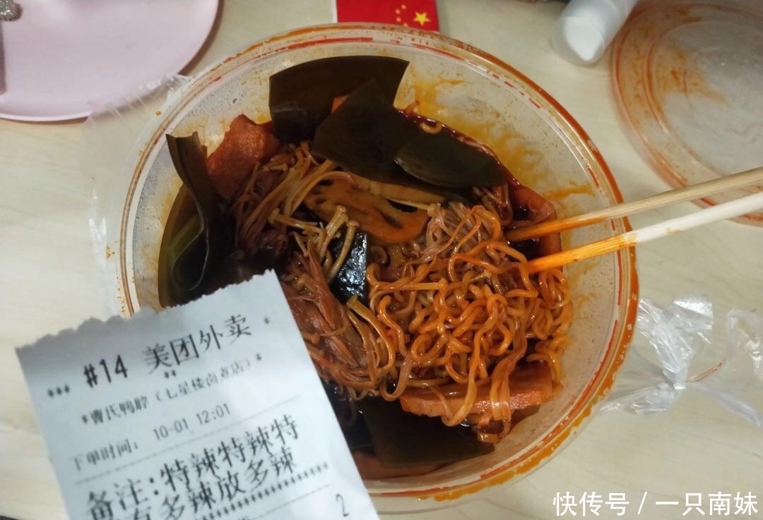 客户|当外卖客户要求特辣,看到老板做法,外卖小哥幸灾乐祸的样太逗了