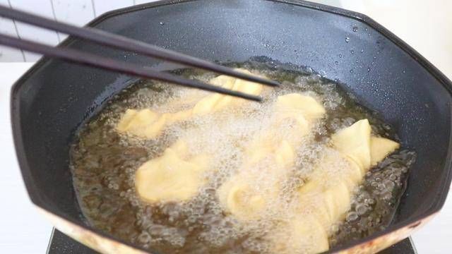 好吃|玉米面最好吃的做法,比馒头简单,比油条还香,出锅全家抢着吃