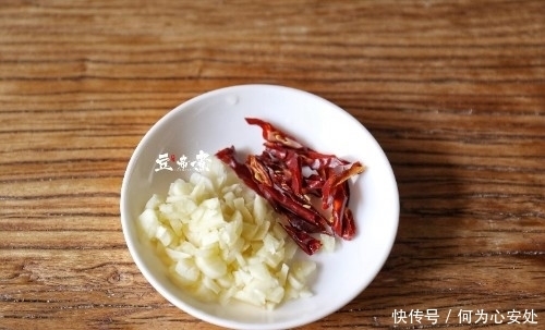 技巧|醋熘白菜，不是醋炒白菜那么简单，要想好吃还香，这些技巧要懂得