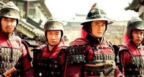 处死|岳飞下令处死40个逃兵,心软放过一个,不料此人成世界名将