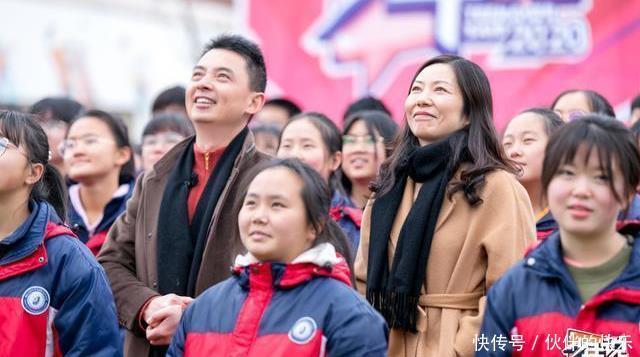 家庭|少年吐槽“爸妈恩爱”逗笑全网:有趣的家庭,是孩子一生的财富