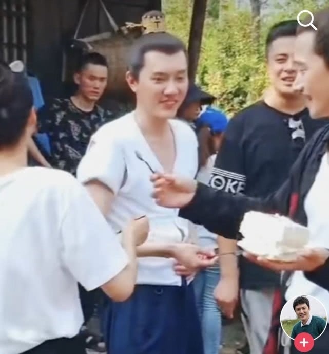  入口|忘了“胡辣汤”事件郑爽用自己入口的勺，吃许魏洲的冰淇淋