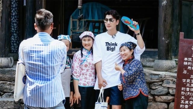  CP|赵丽颖调侃、黄晓明认证，《中餐厅》首对“奇奇怪怪的CP”诞生了