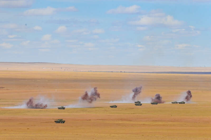 “草原伙伴-2024”中方参训部队启程前往蒙古国