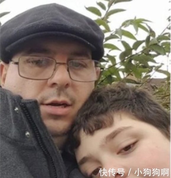  游乐|父亲目睹女子从游乐船喷射出击中儿子，地上被血水覆盖，游客全傻