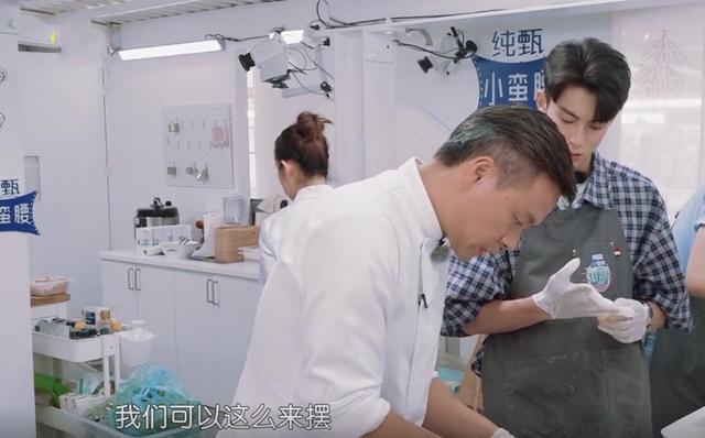 版面|《中餐厅》登上《中国日报》,霸占一半版面,封面却只有一位成员