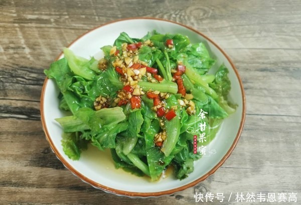 饭菜|一家三口的午餐,家常下饭菜简单味美,精细搭配家人都喜欢