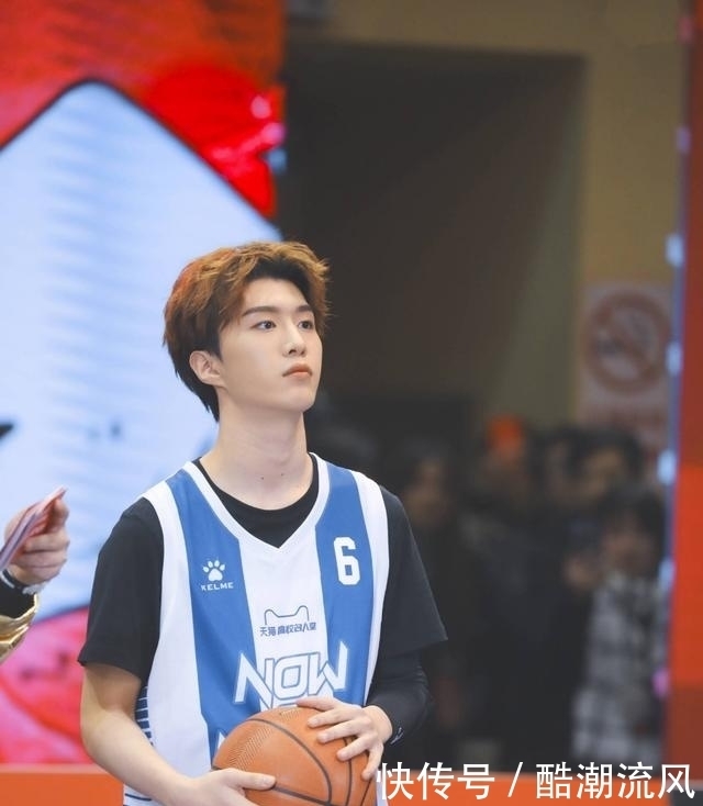 范丞丞|男孩只能穿黑白配吗?范丞丞样式非常实用