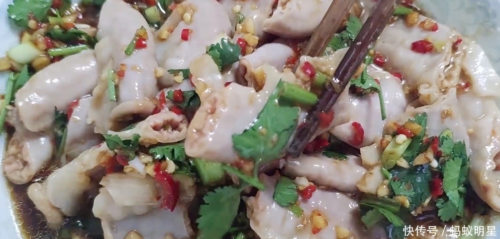 搅拌均匀|猪粉肠就是好吃,教大家简单这样做,脆嫩入味,难怪那么多人爱吃