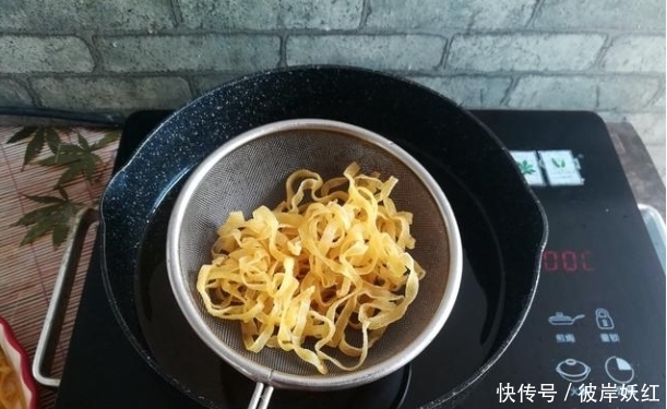 辣条|开学了,孩子就馋它,2块钱做一大盘,干净卫生,美味又实惠