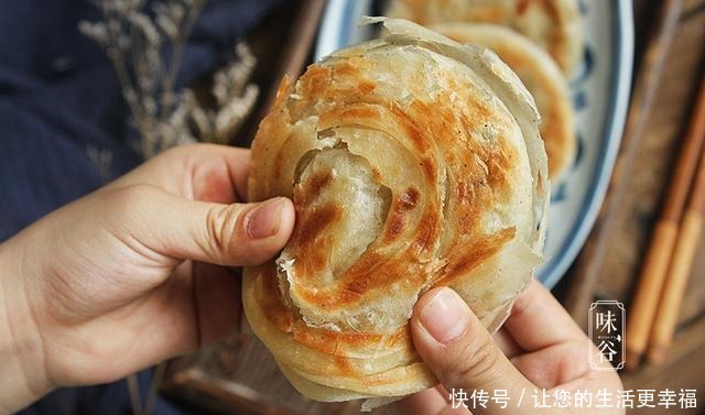 面团|葱油饼总是做不好试试这种做法,外酥内软,当早餐天天吃不腻