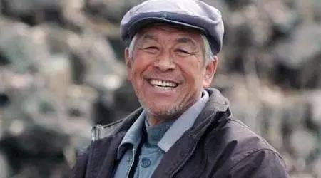 吸血|国家一级演员张洪杰:被瘫痪妻子和3个孩子吸血,75岁不敢退休