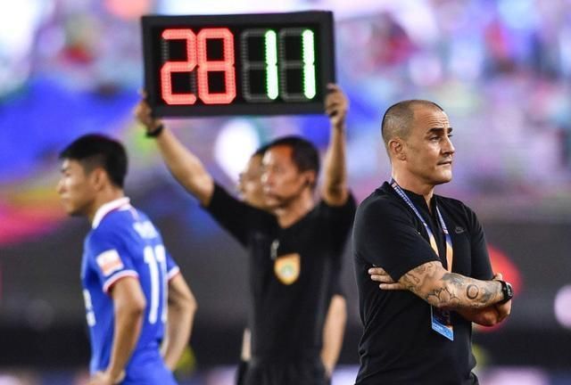 郁闷|3米空门打飞！艾克森自己都不信，低头太郁闷，不愧是国足前锋！