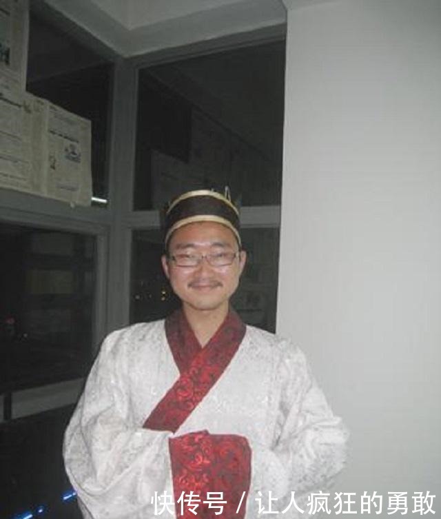 用甲骨文写|当年高考作文6分的甲骨文学生被川大特招,后来发展得怎么样了