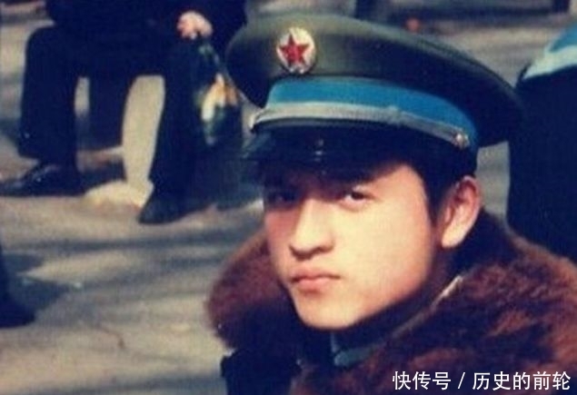  央视|他曾是飞行员，退役后转行成央视主持人，今53岁家庭美满幸福！