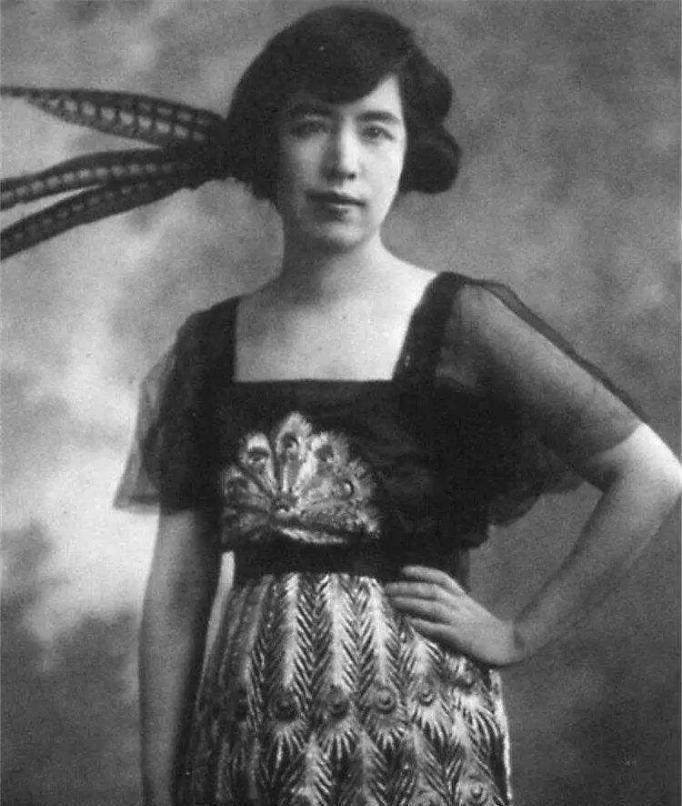 挥金如土|此人不谈恋爱,一辈子挥金如土,生前遗愿家产全捐,不留骨灰