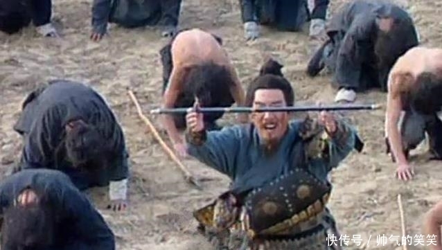 要跟关羽|庞德为何死战关羽？临死大骂刘备是庸才？他其实是在替2个人出气
