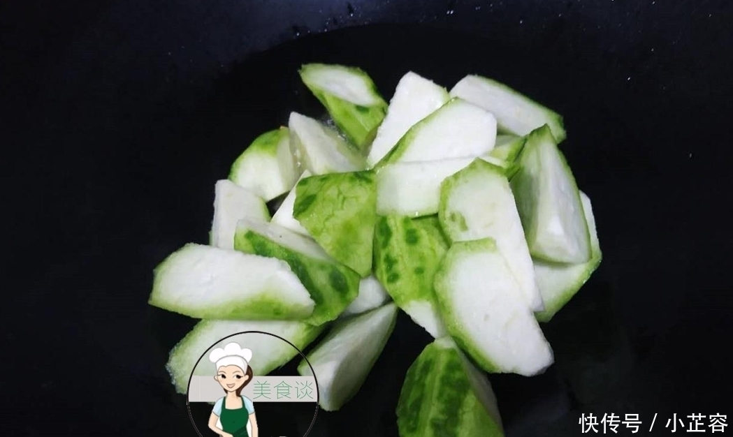 鲜美|三样素菜一起炒,实在太鲜美了,隔三差五做给孩子吃,营养又美味