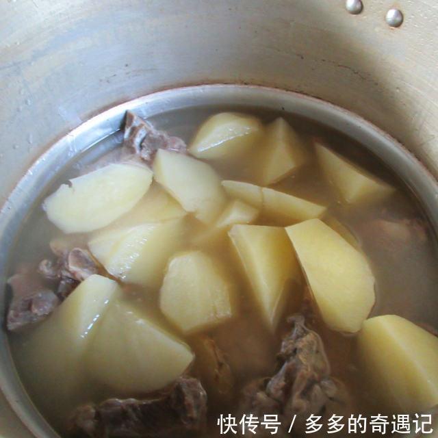  不膻|土豆羊蝎子汤，滋补暖身，好喝不膻
