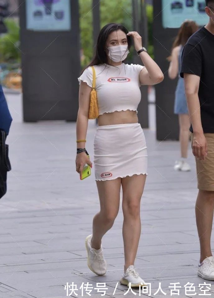 微胖|街拍丨微胖体型的紧身穿搭