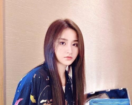  发新|选秀学员淘汰后，乃万徐艺洋发新歌，而她成快本常驻嘉宾候选人