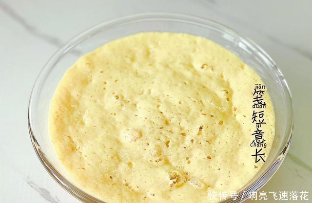 蛋糕|寒露将至,孩子爱上用小米做的蒸蛋糕,暄软香甜,不用烤箱也能做