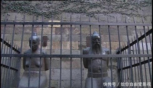 秦桧|秦桧为什么要害死岳飞？其后人要求拆除跪像，文物部回了3个字