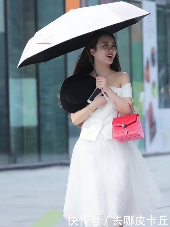 婚纱|美女的“西装婚纱”太好看了,混搭风还挺时尚