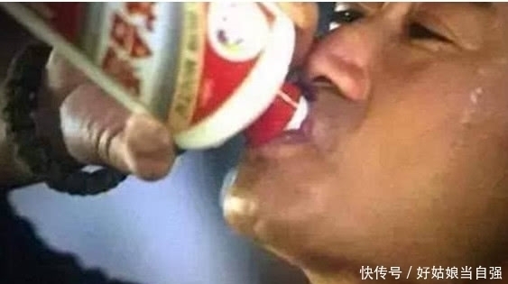 用来|茅台酒中自带小杯子,不是用来“喝酒”,老酒鬼才懂得杯子的用意